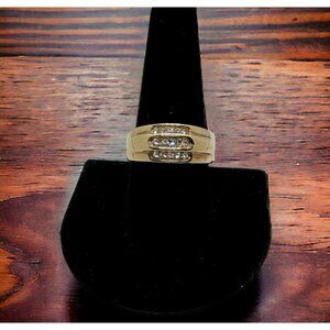 Faux Diamond‎ Band Fashion Ring size 9 Three Rows White Gems Gold Tone